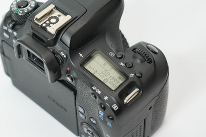 Second-Hand Canon EOS 77D  + EF-S 15-85mm f/3.5-5.6 IS USM