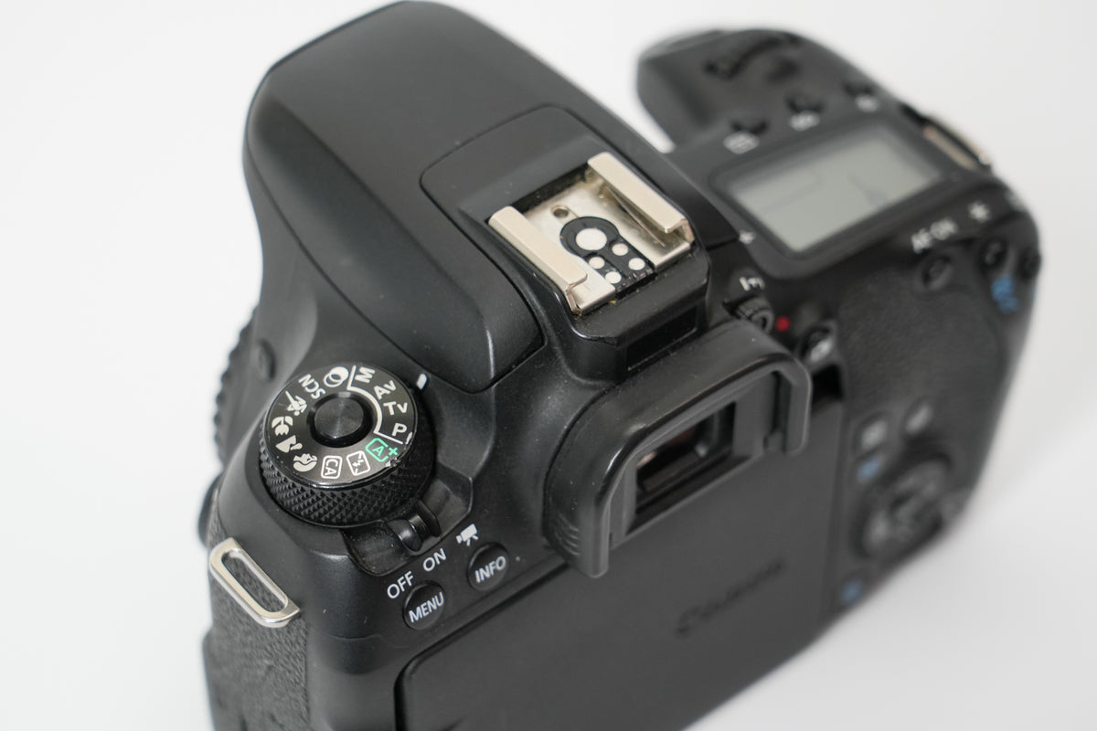 Second-Hand Canon EOS 77D  + EF-S 15-85mm f/3.5-5.6 IS USM
