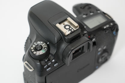 Second-Hand Canon EOS 77D  + EF-S 15-85mm f/3.5-5.6 IS USM